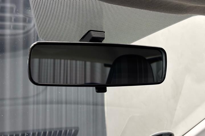 Grå Peugeot 108 fra 2019