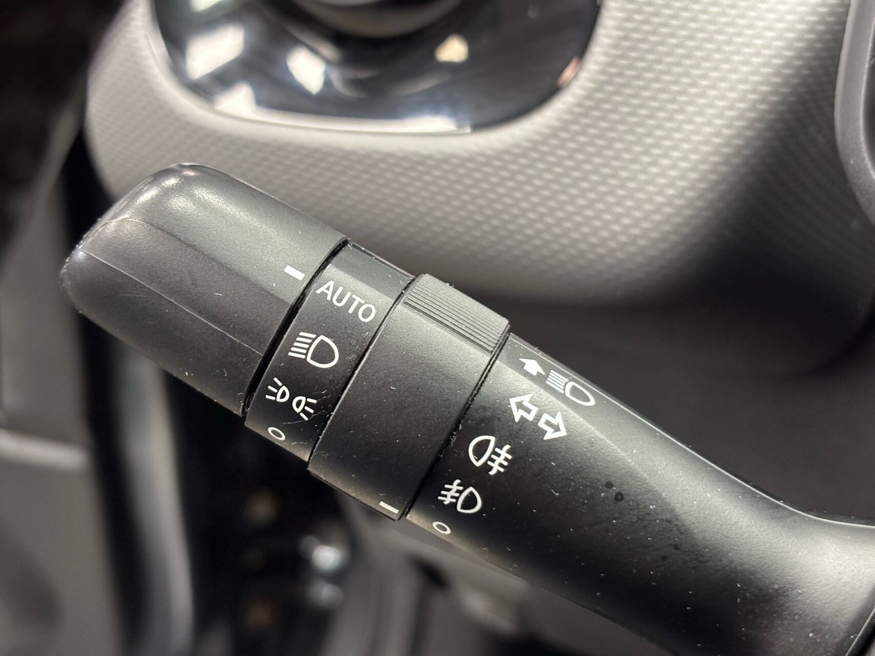 Grå Peugeot 108 fra 2019
