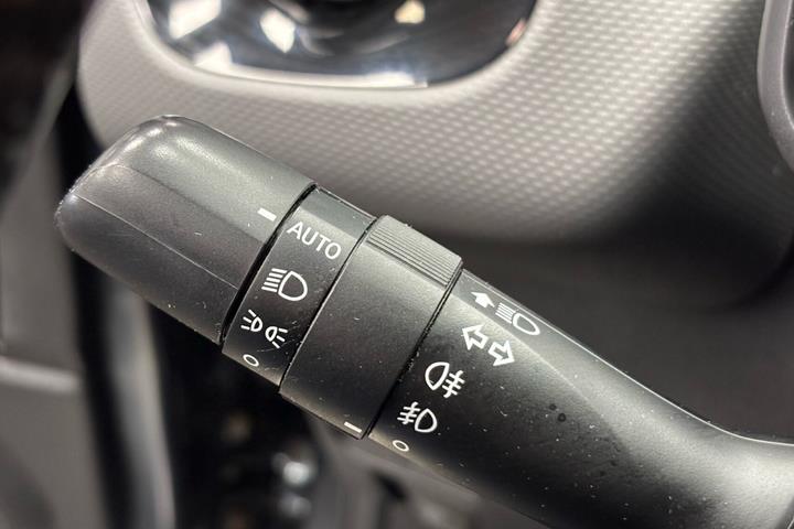 Grå Peugeot 108 fra 2019