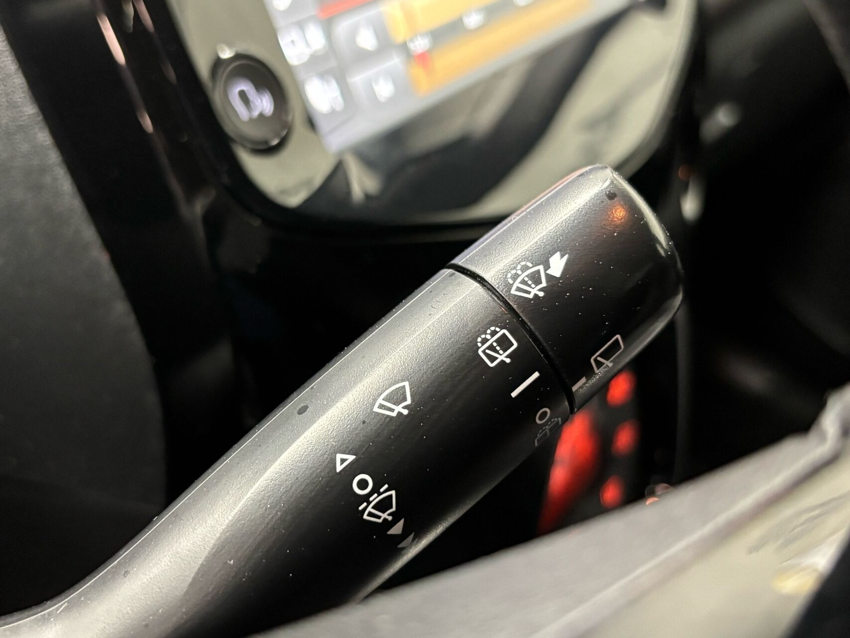 Grå Peugeot 108 fra 2019