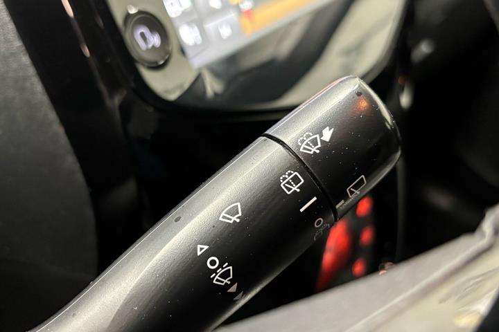 Grå Peugeot 108 fra 2019