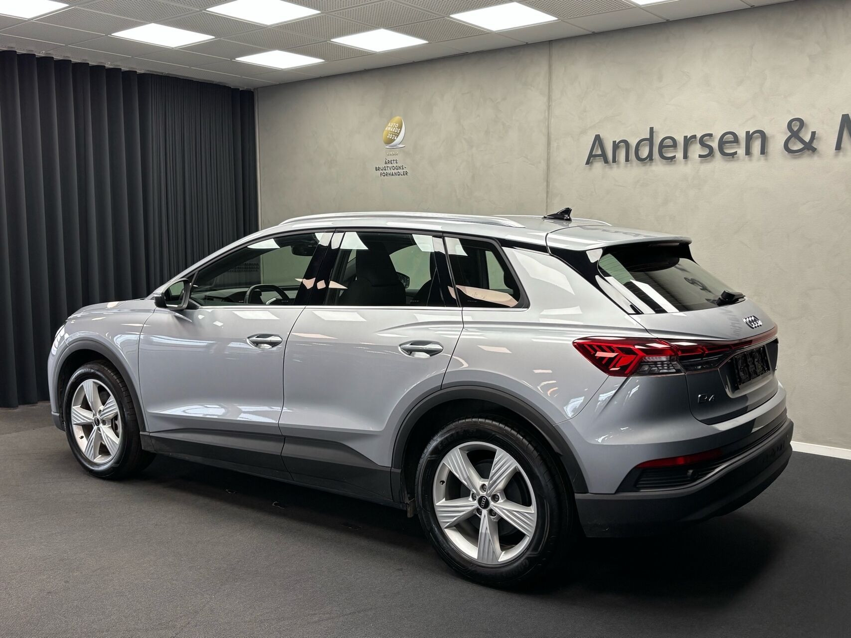 Grå Audi Q4 fra 2024