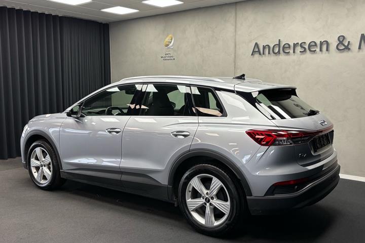 Grå Audi Q4 fra 2024