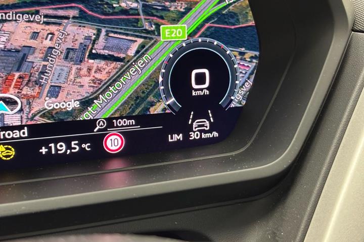 Grå Audi Q4 fra 2024