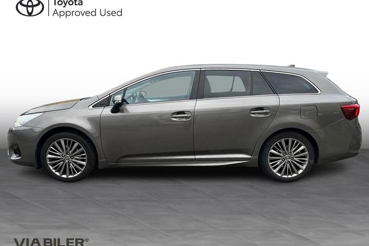 Bronze Toyota Avensis fra 2017