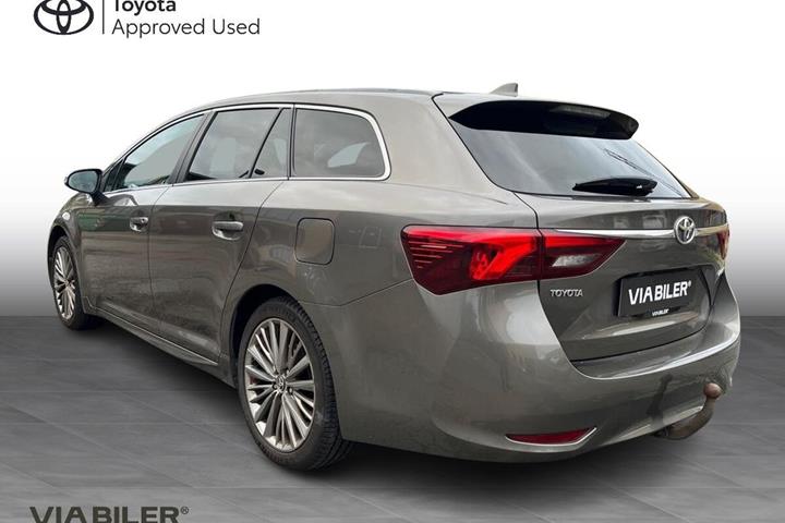 Bronze Toyota Avensis fra 2017