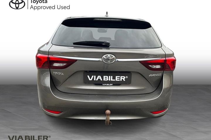 Bronze Toyota Avensis fra 2017