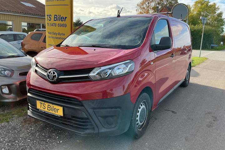 Rød Toyota ProAce fra 2020