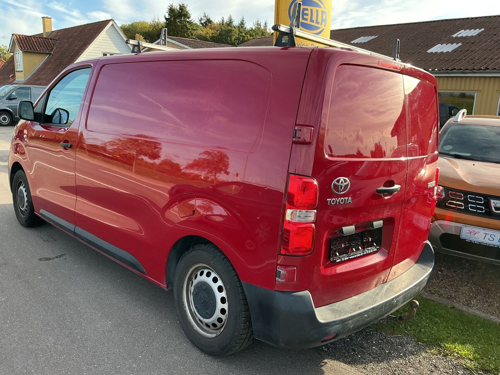 Rød Toyota ProAce fra 2020