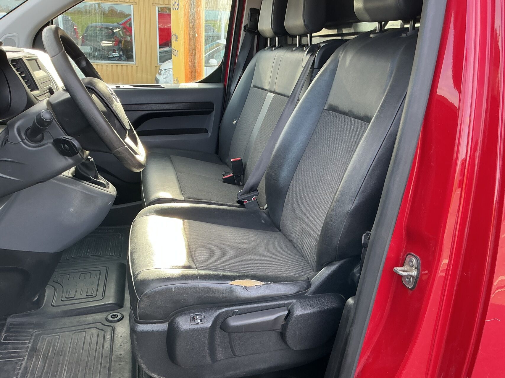 Rød Toyota ProAce fra 2020