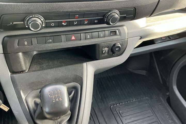 Rød Toyota ProAce fra 2020