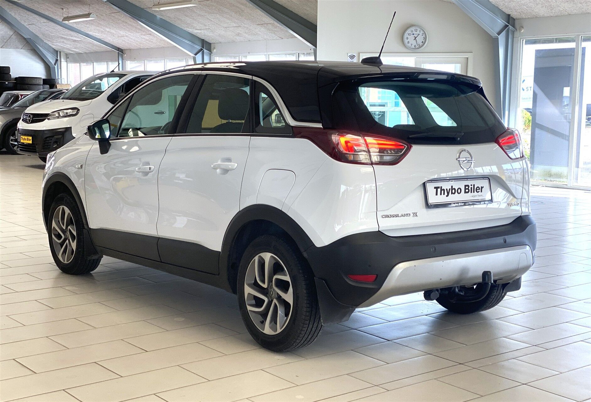 Hvid Opel Crossland X fra 2017