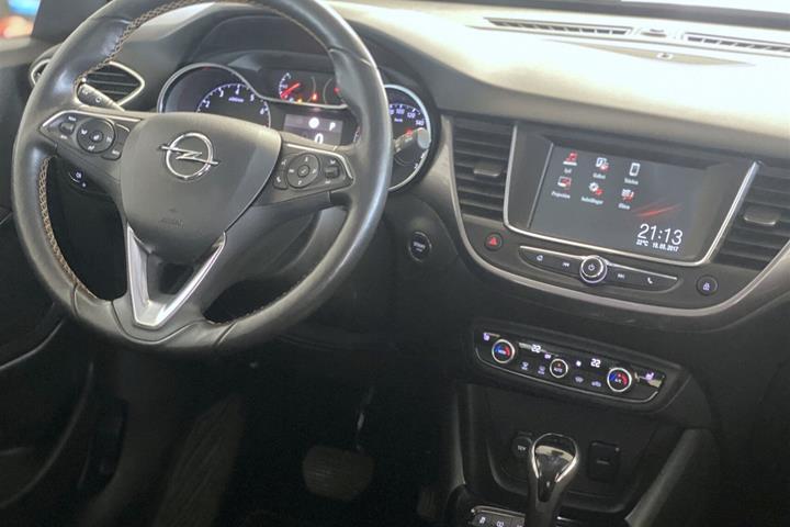 Hvid Opel Crossland X fra 2017