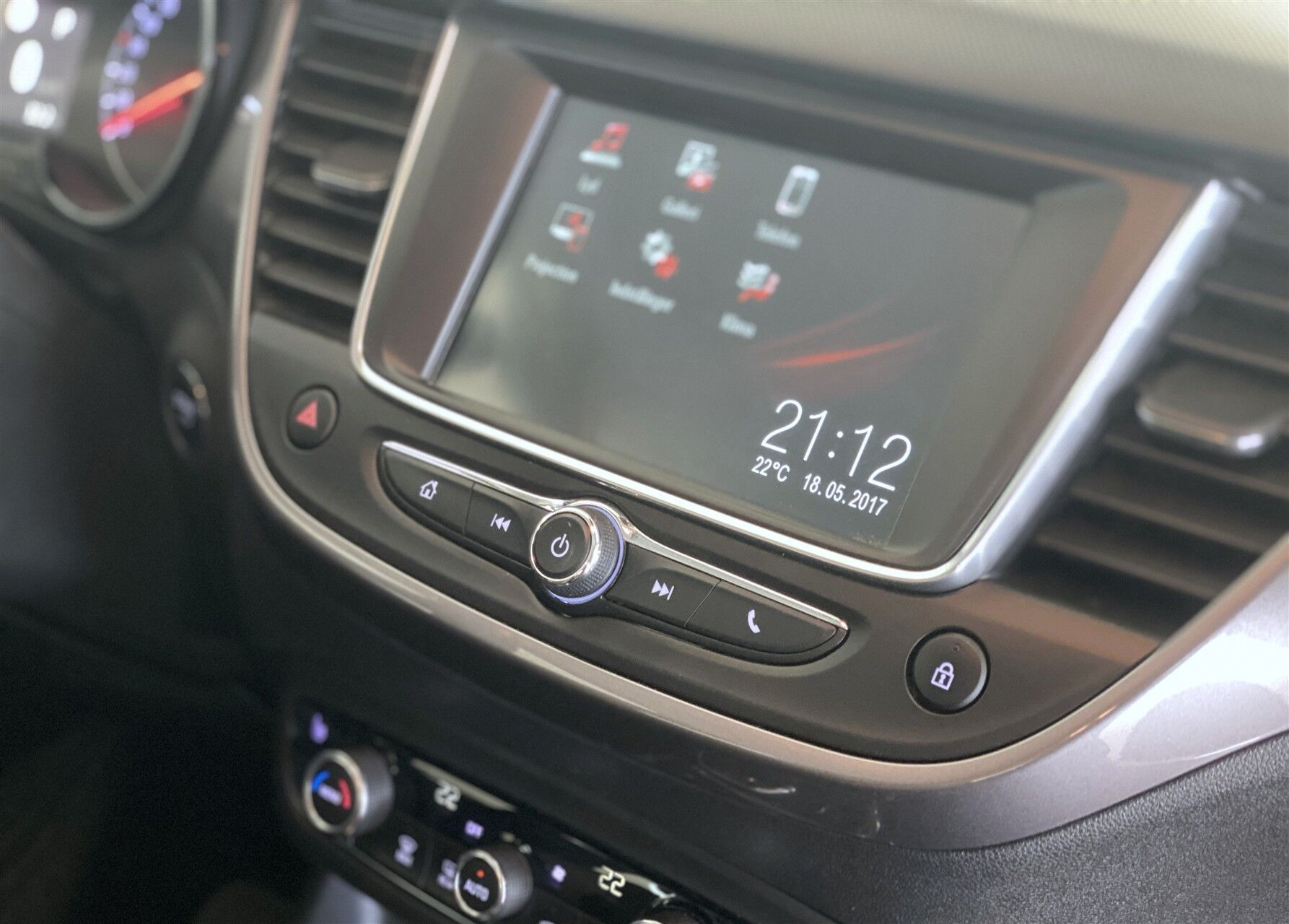 Hvid Opel Crossland X fra 2017
