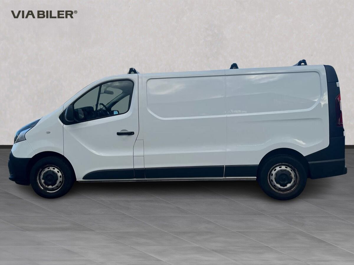 Hvid Renault Trafic fra 2021