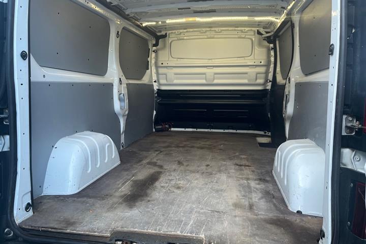 Hvid Renault Trafic fra 2021
