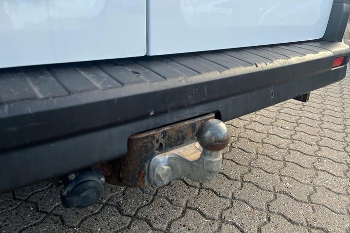 Hvid Renault Trafic fra 2021