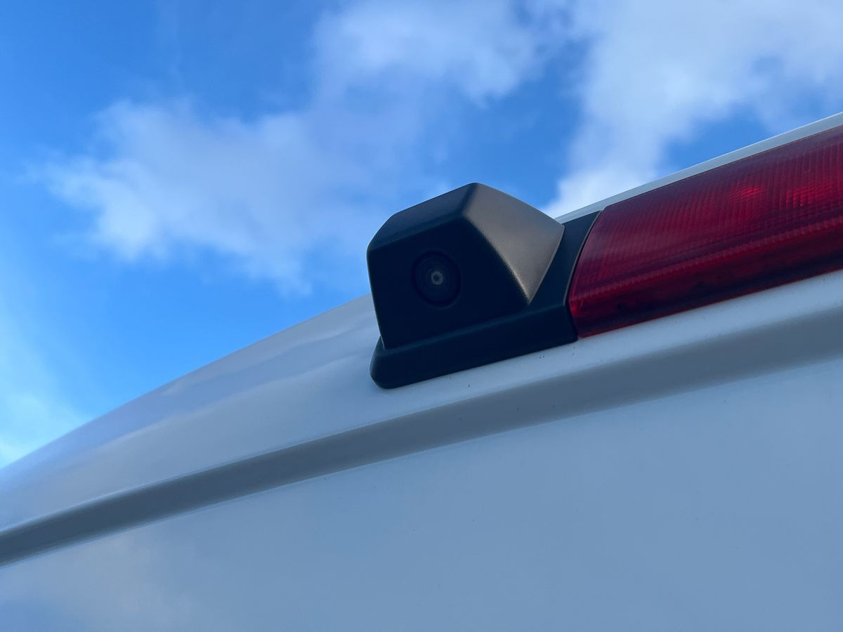 Hvid Renault Trafic fra 2021