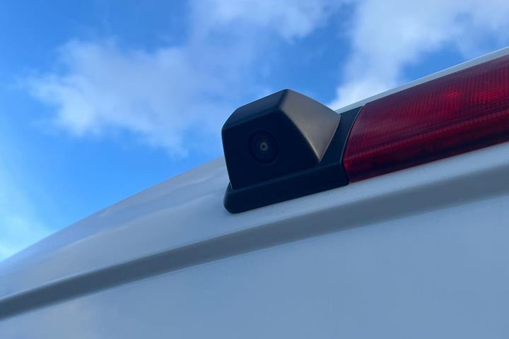 Hvid Renault Trafic fra 2021