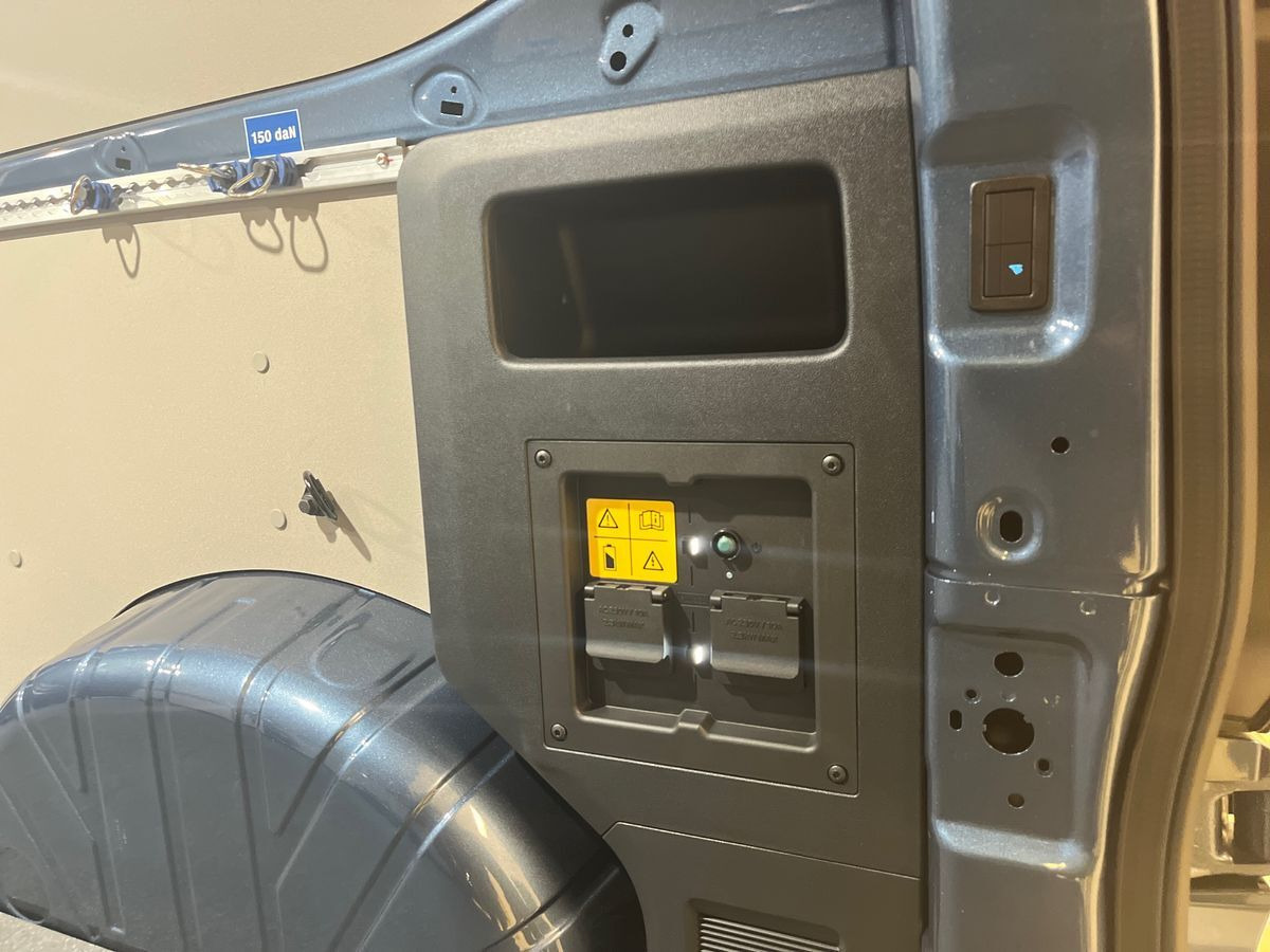 Hvid Ford E-Transit Custom fra 2026