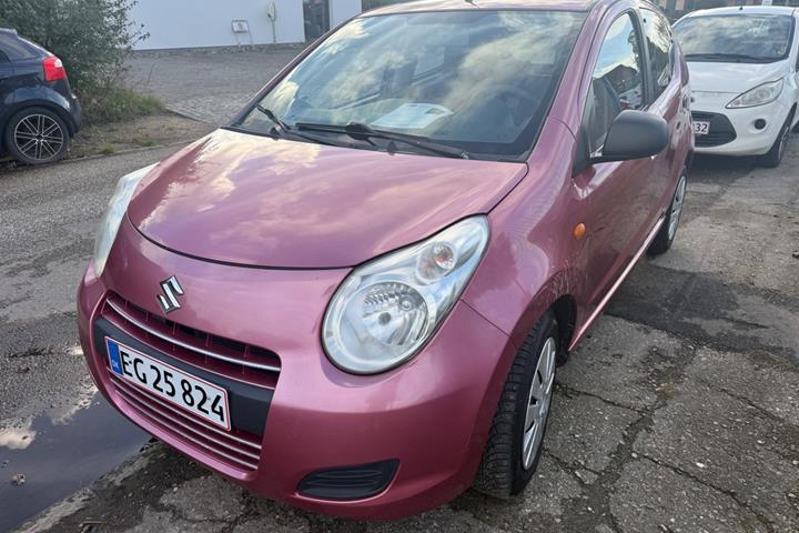 Pink Suzuki Alto fra 2010