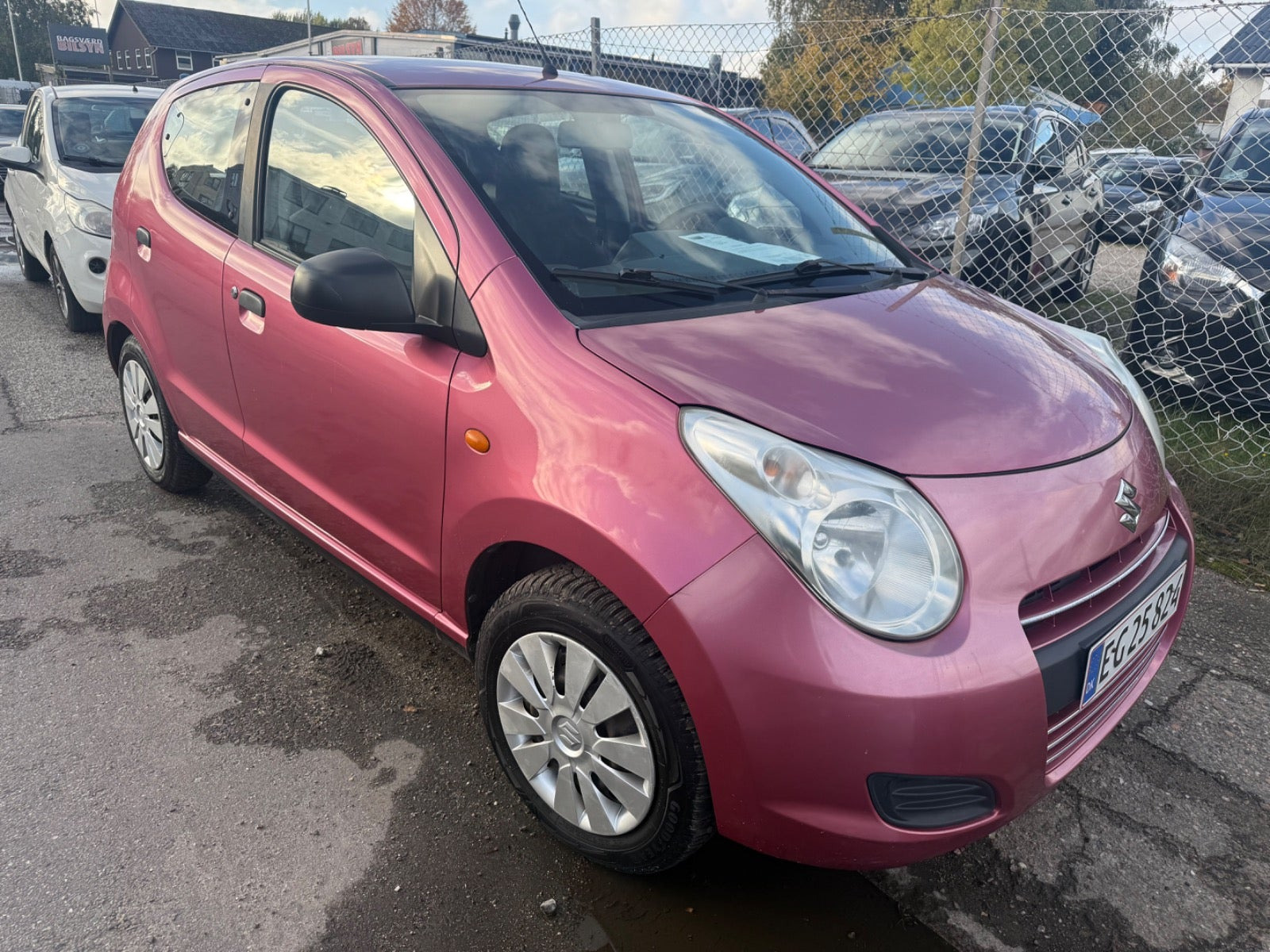 Pink Suzuki Alto fra 2010