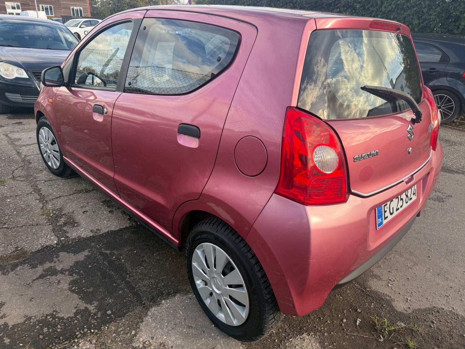 Pink Suzuki Alto fra 2010