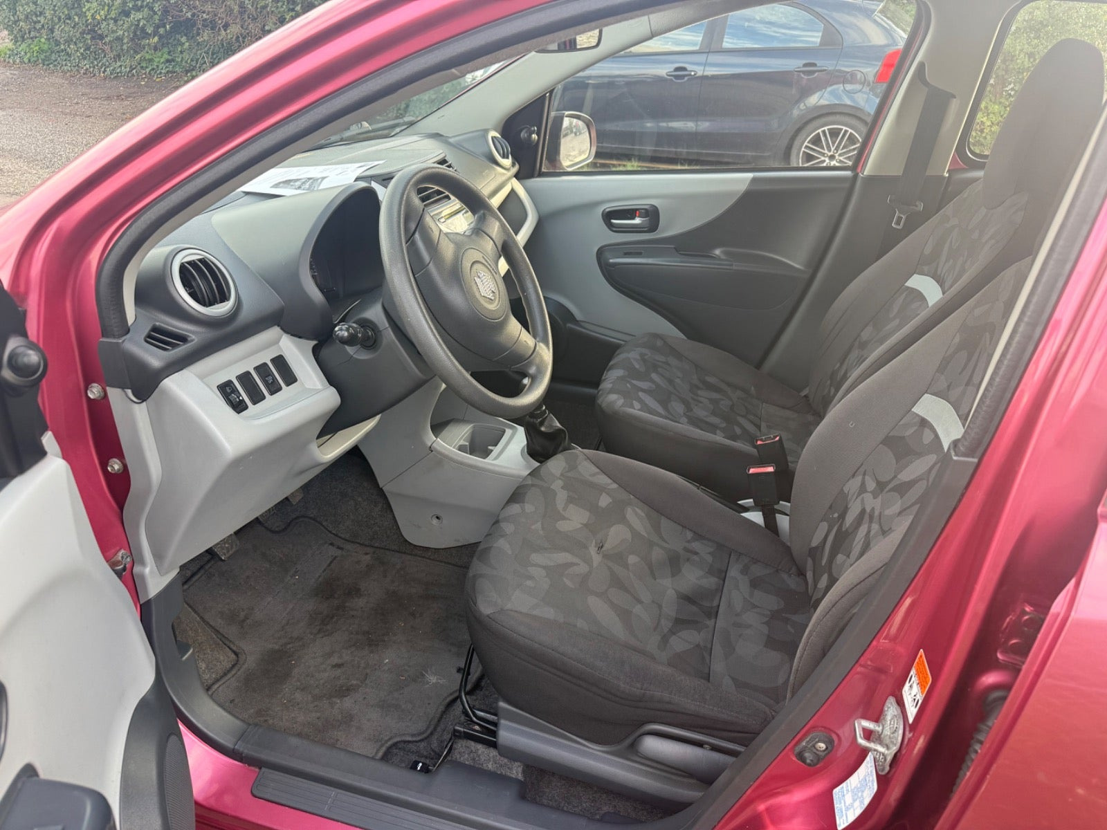 Pink Suzuki Alto fra 2010