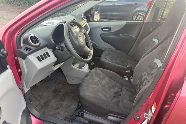 Pink Suzuki Alto fra 2010