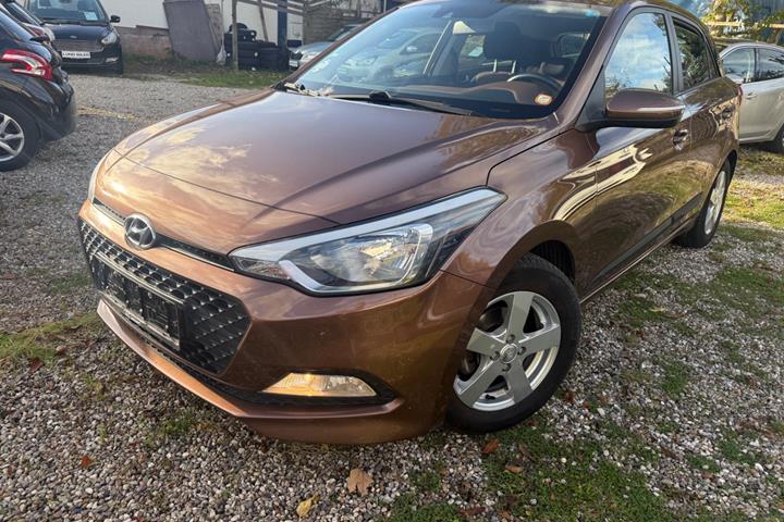 Brun Hyundai i20 fra 2015