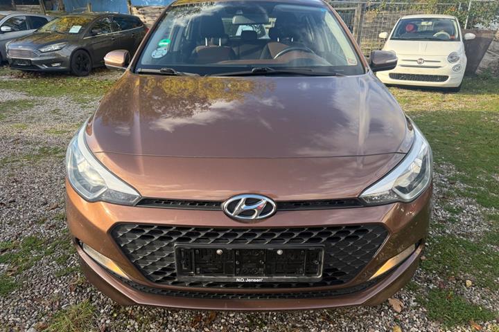 Brun Hyundai i20 fra 2015