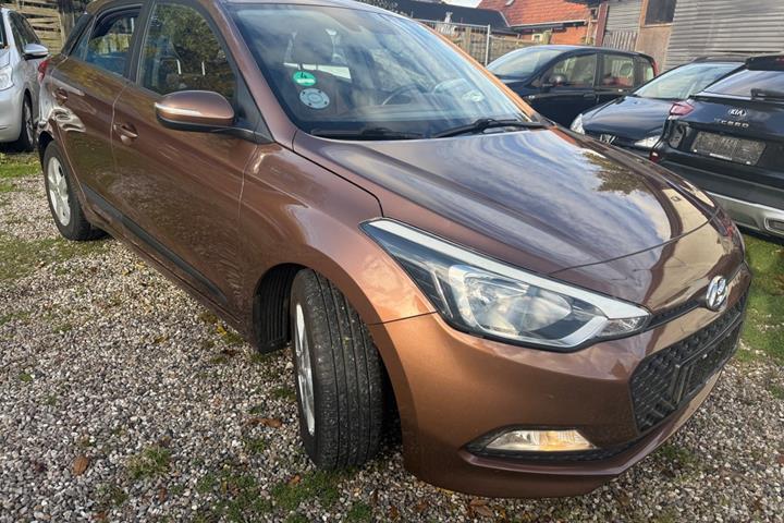Brun Hyundai i20 fra 2015