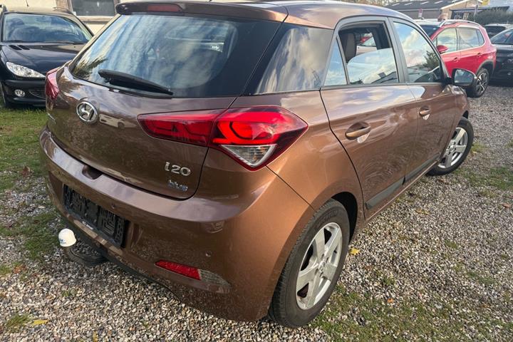 Brun Hyundai i20 fra 2015