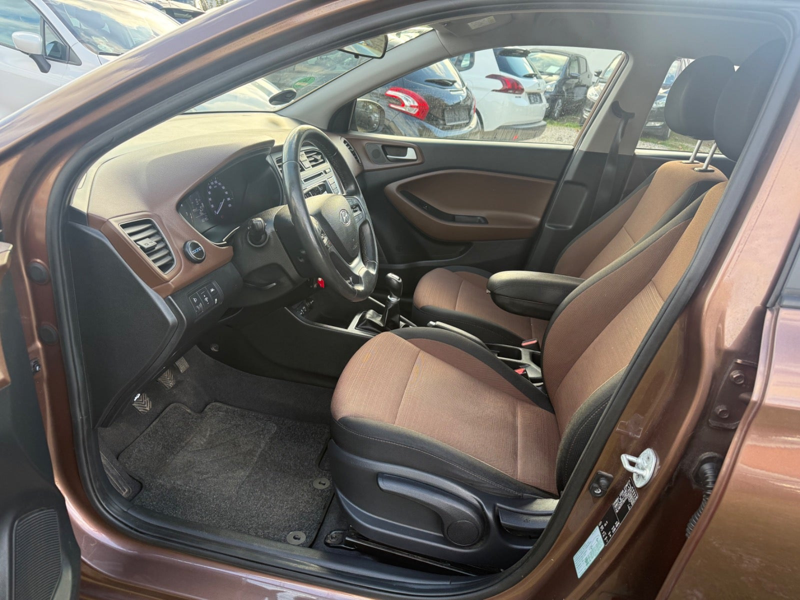 Brun Hyundai i20 fra 2015