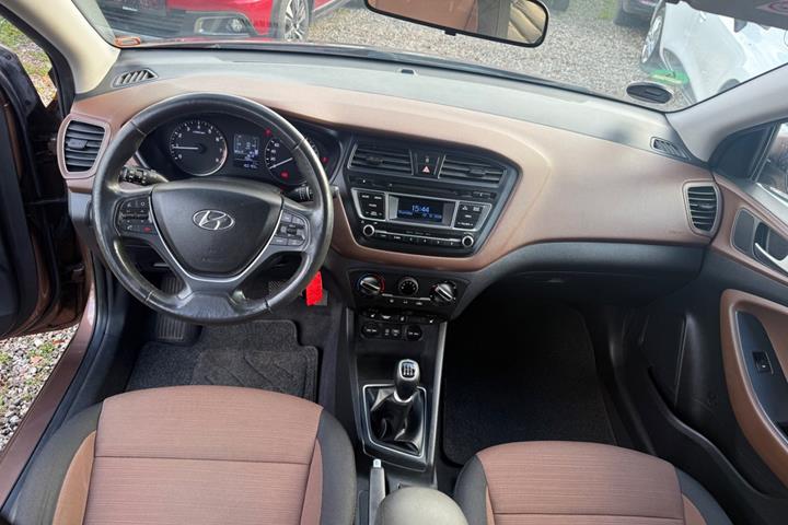Brun Hyundai i20 fra 2015