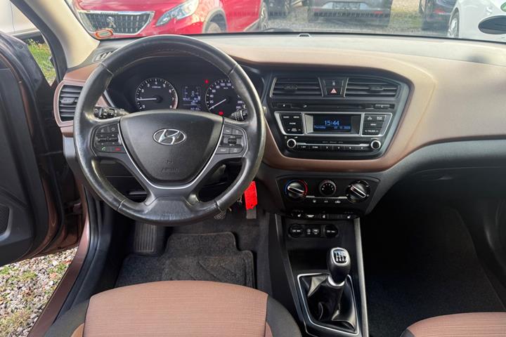 Brun Hyundai i20 fra 2015