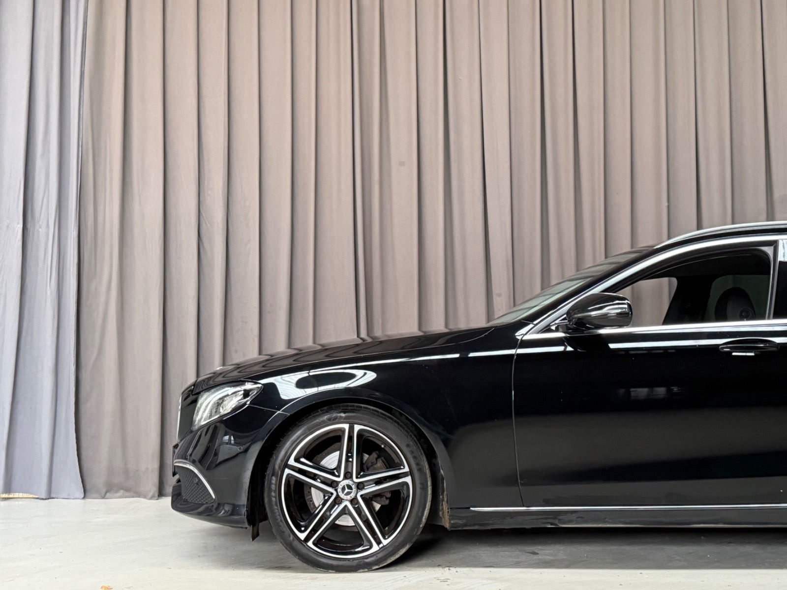 Sort Mercedes E220 d fra 2020