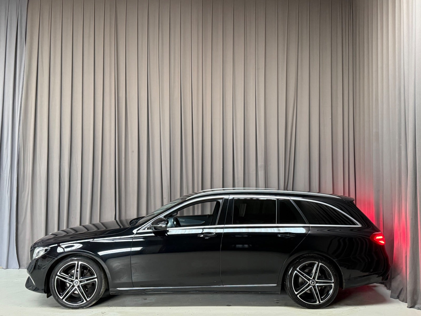 Sort Mercedes E220 d fra 2020