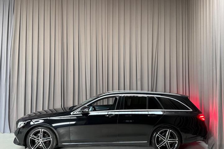 Sort Mercedes E220 d fra 2020