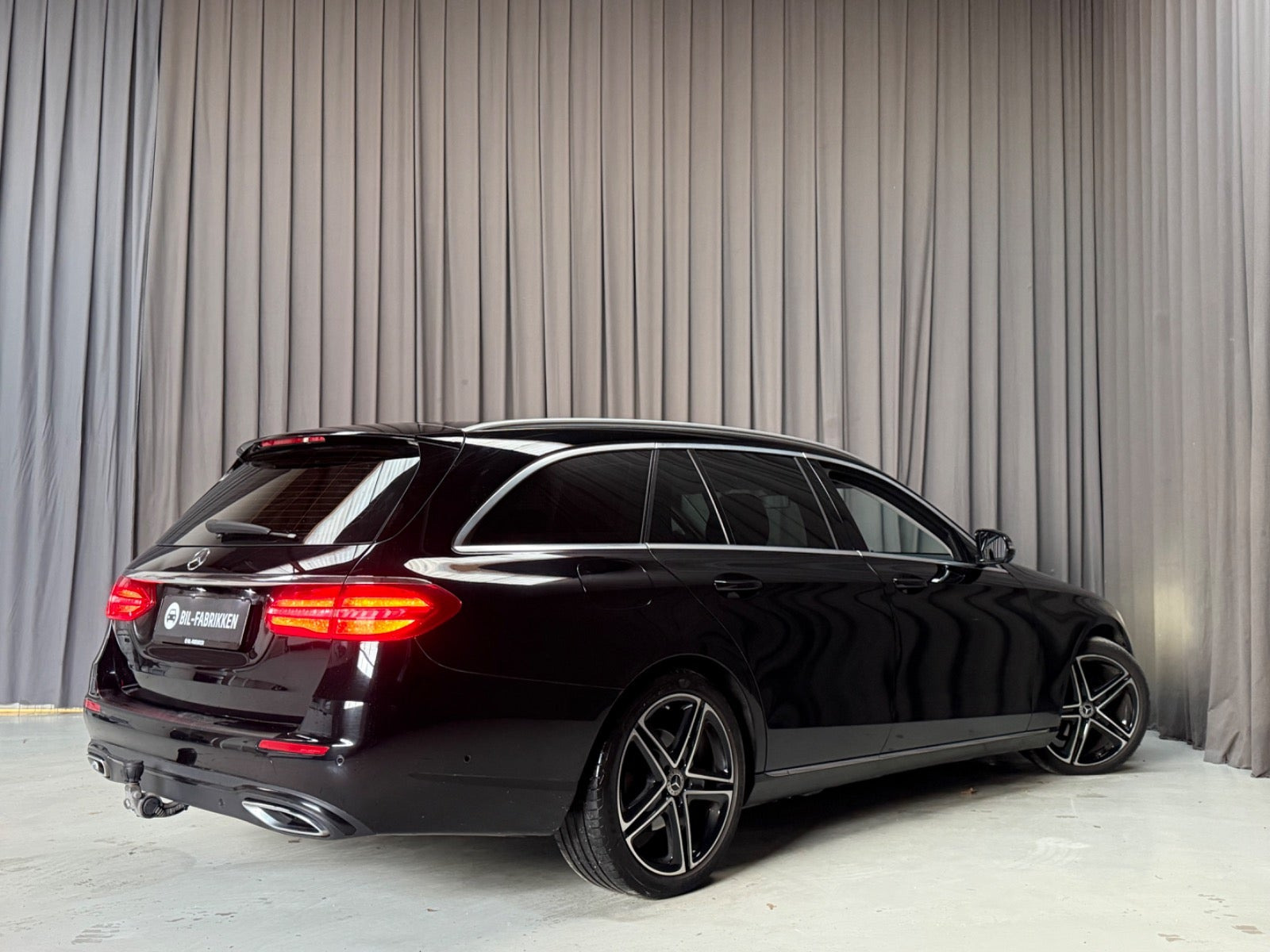 Sort Mercedes E220 d fra 2020