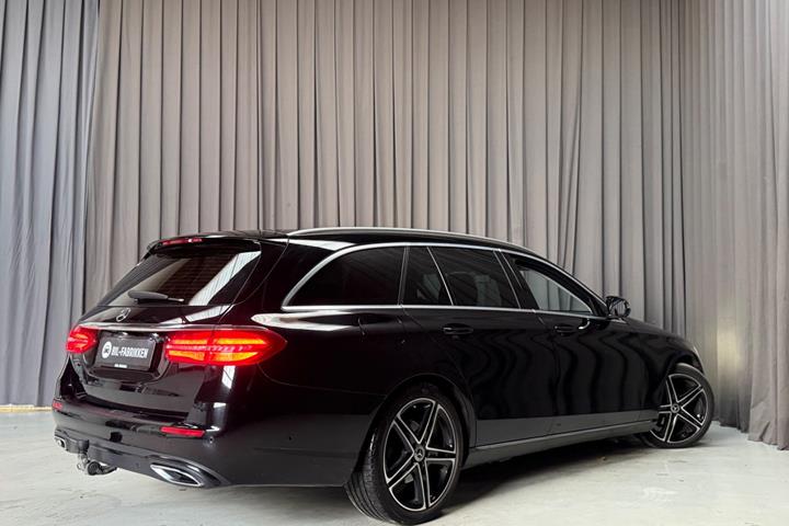 Sort Mercedes E220 d fra 2020