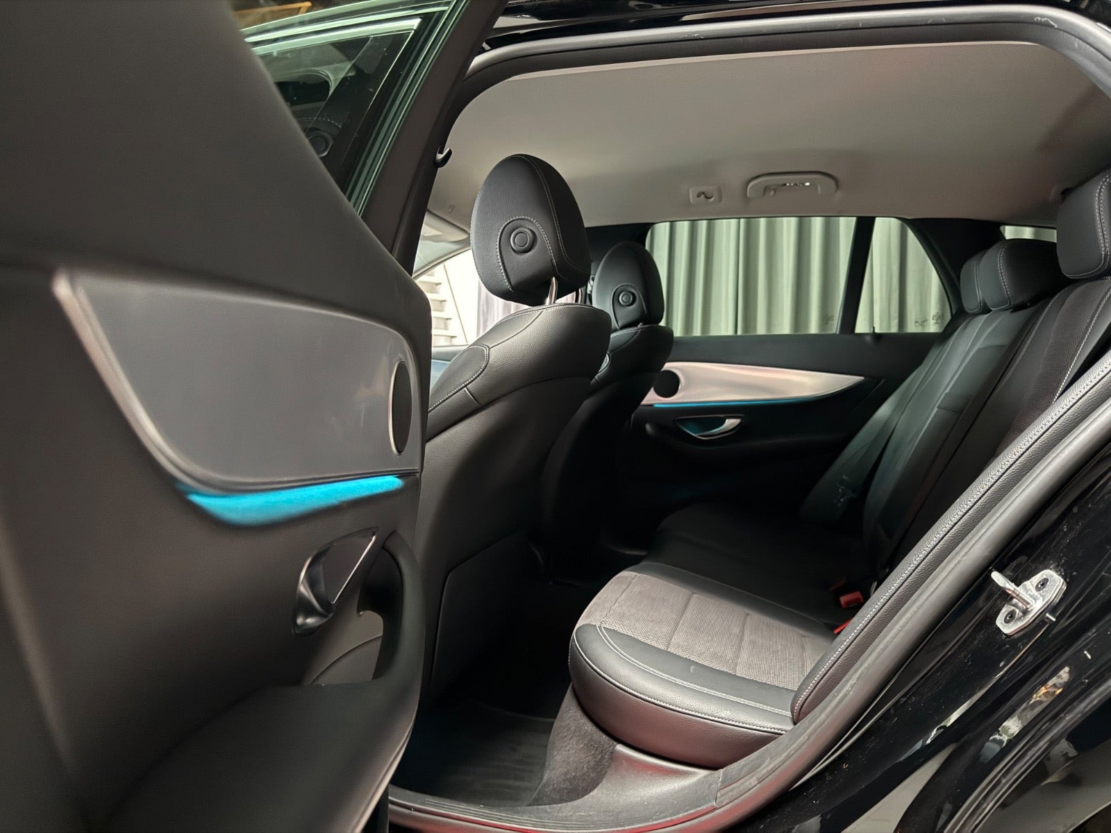 Sort Mercedes E220 d fra 2020