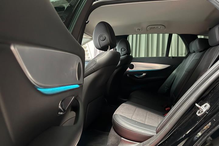 Sort Mercedes E220 d fra 2020