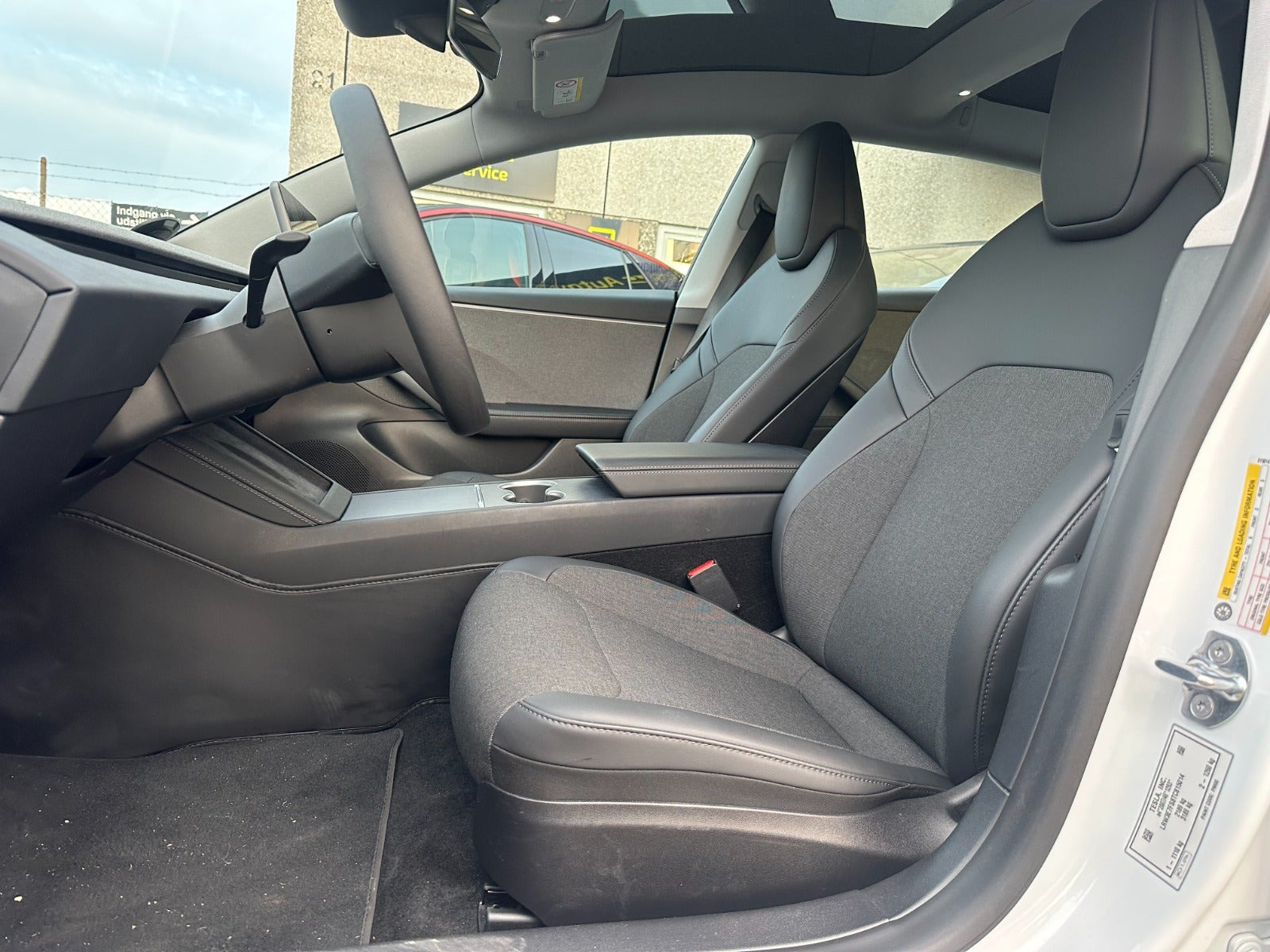 Hvid Tesla Model 3 fra 2026