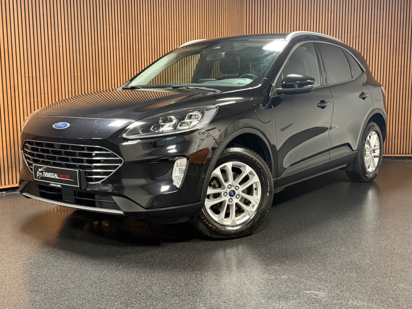 Ford Kuga 2,5 PHEV Titanium X CVT