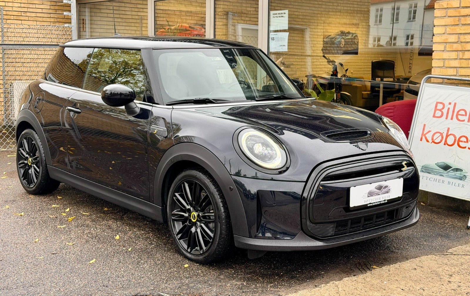 Sort Mini Cooper SE fra 2023