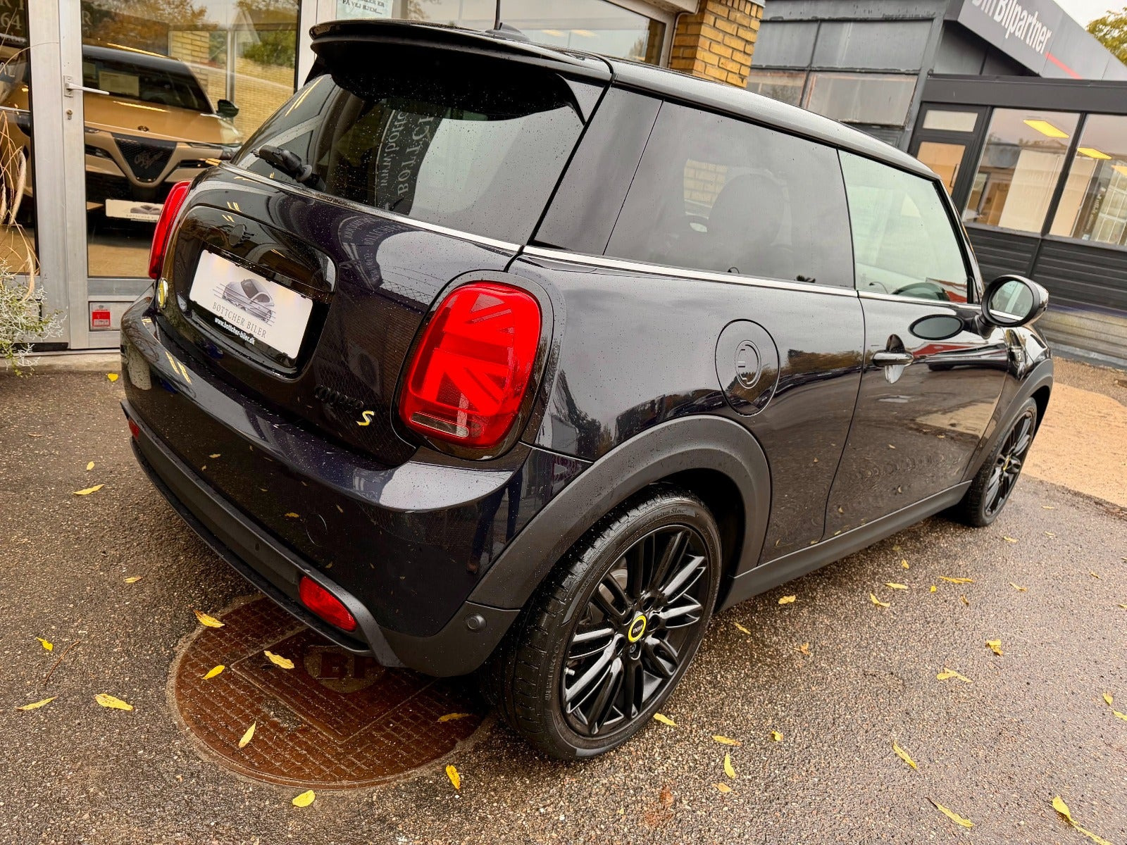 Sort Mini Cooper SE fra 2023