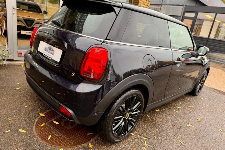 Sort Mini Cooper SE fra 2023