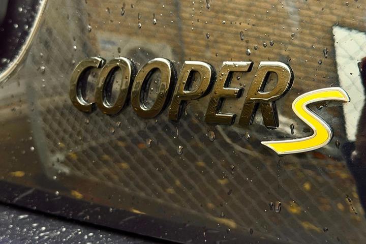 Sort Mini Cooper SE fra 2023