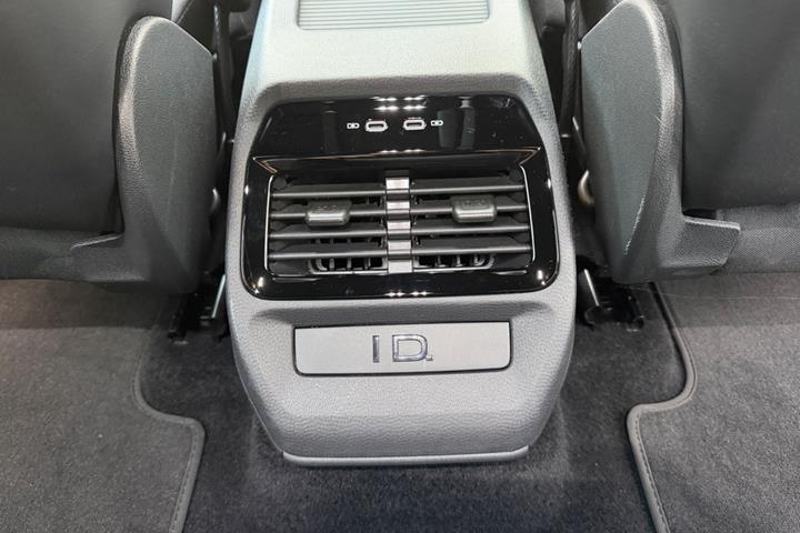 Blå VW ID.4 fra 2025